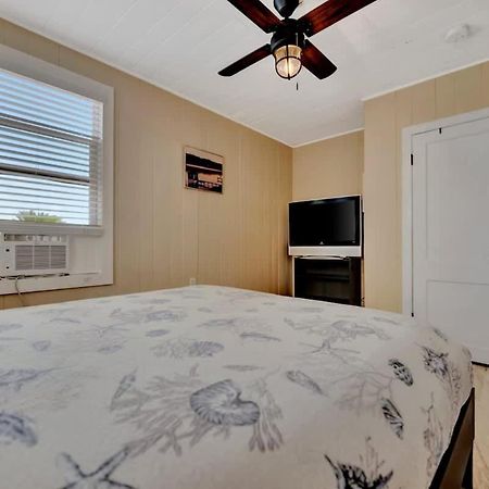 Stones Throw Beachside Bungalow #1 On The Beach Clearwater Beach Extérieur photo