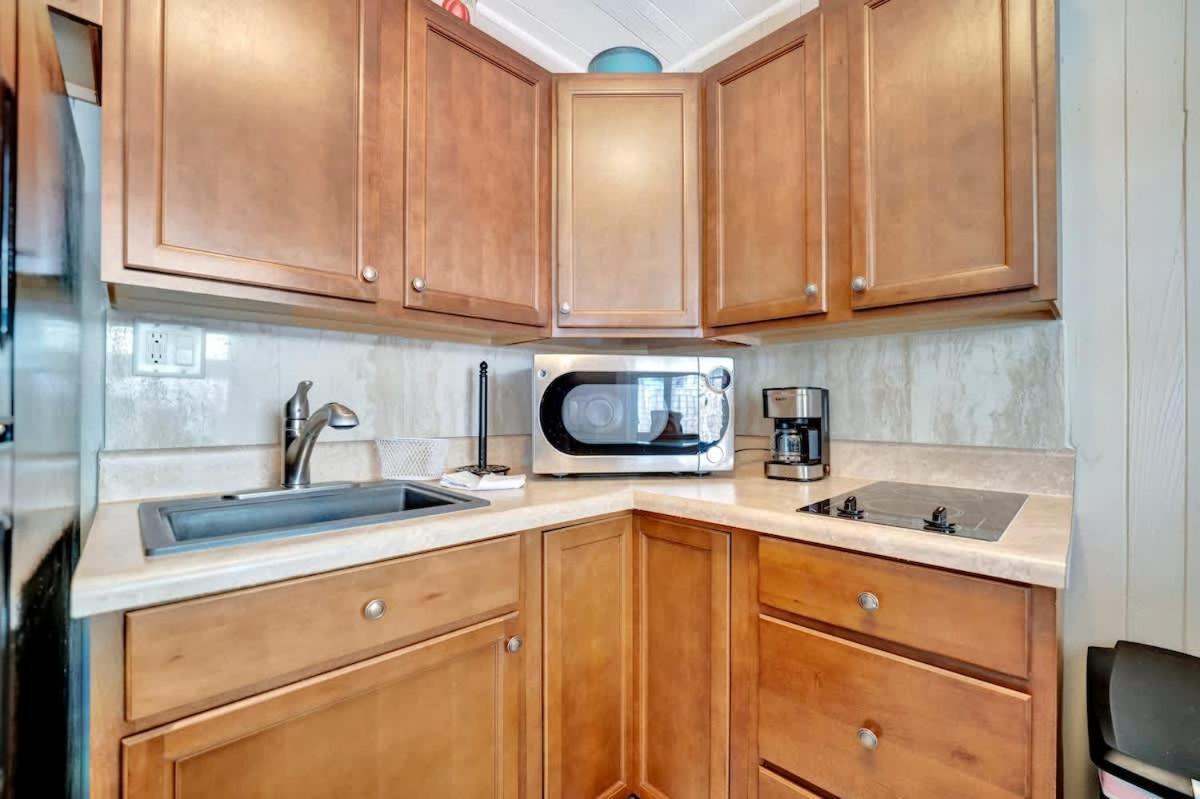Stones Throw Beachside Bungalow #1 On The Beach Clearwater Beach Extérieur photo