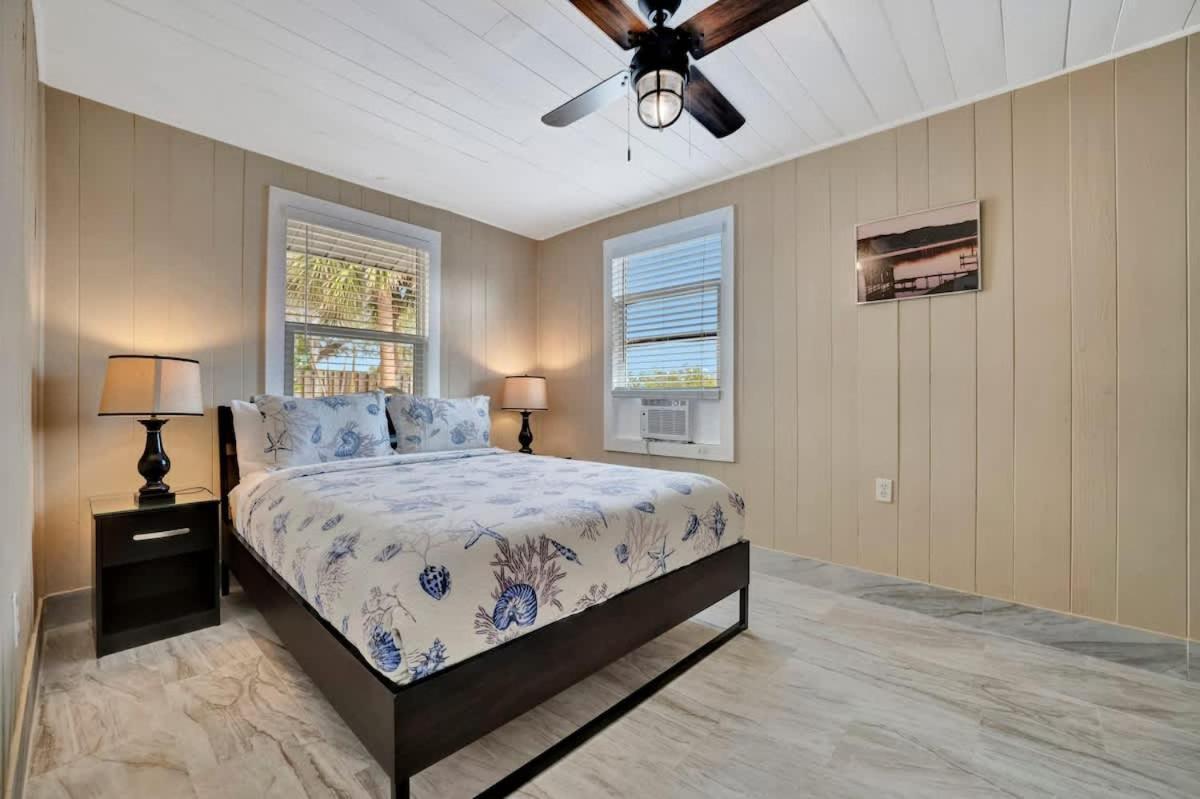 Stones Throw Beachside Bungalow #1 On The Beach Clearwater Beach Extérieur photo