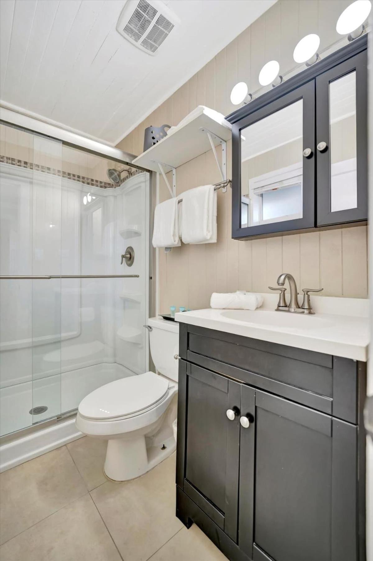Stones Throw Beachside Bungalow #1 On The Beach Clearwater Beach Extérieur photo
