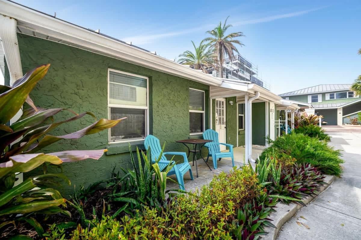 Stones Throw Beachside Bungalow #1 On The Beach Clearwater Beach Extérieur photo