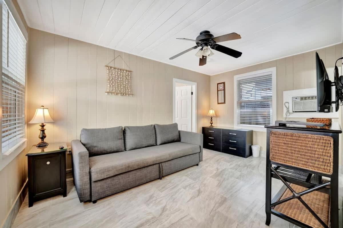 Stones Throw Beachside Bungalow #1 On The Beach Clearwater Beach Extérieur photo